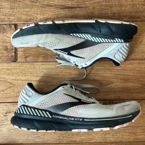 Brooks Adrenaline GTS 22 Road Running Shoes Gray Black Women's Size 9.5 - Picture 8 of 11